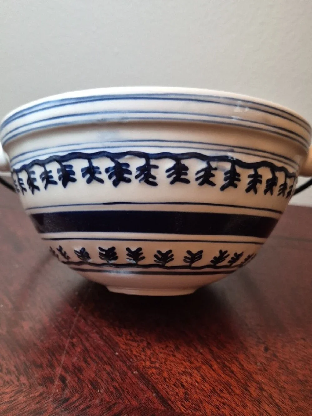 Classic THT DESIGN‎ White and Navy Ceramic Mixing Bowl with Handles